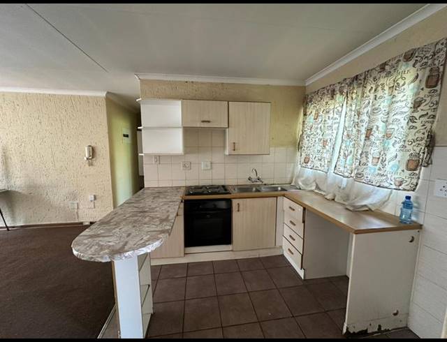 3 BEDROOM APARTMENT FOR SALE IN CASTLEVIEW
